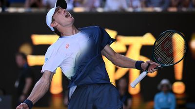 De Minaur survives dogfight to reach Open's second week