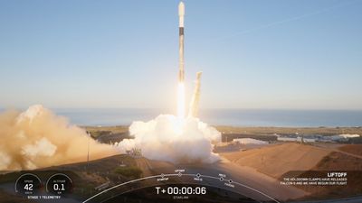 SpaceX launches 27 Starlink satellites from California (video, photos)