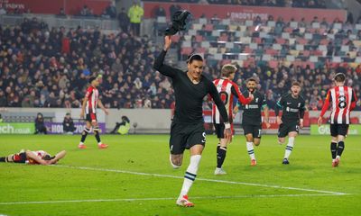 Darwin Núñez’s injury-time double at Brentford keeps Liverpool on title track