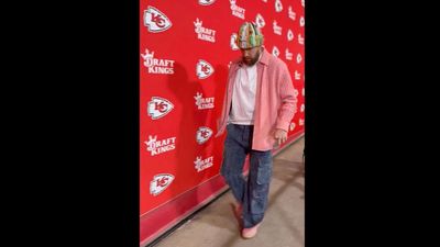 Travis Kelce’s Wacky Playoff Gameday Fit for Chiefs-Texans Led to Lots of Jokes