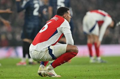 Premier League title slipping away from Arsenal as rejigged defence falls short in painful draw