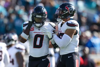 WATCH: Azeez Al-Shaair gets Texans ready to run through a brick wall