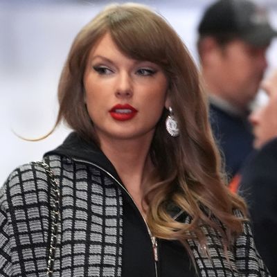 Taylor Swift Winterizes $16,500-Worth of Chanel Runway Pieces for Her Chiefs vs. Texans Game Outfit