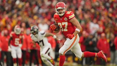 NFL Fans React to How Slow Travis Kelce Was Running on Near-Touchdown for Chiefs