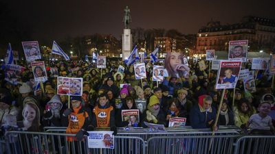 Hope and fear at Paris rally for Gaza hostages as truce takes effect