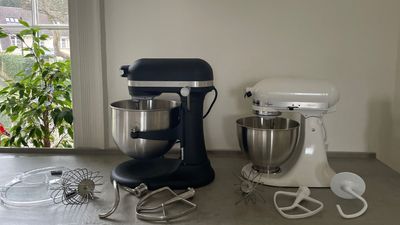 What's the difference between a bowl lift and a tilt head stand mixer? Bakers and patissiers explain