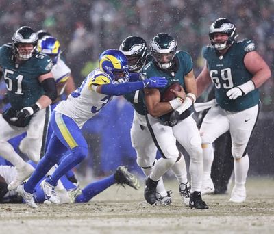 NFL Divisional Round Fans Responded To Eagles Plowing Over Rams