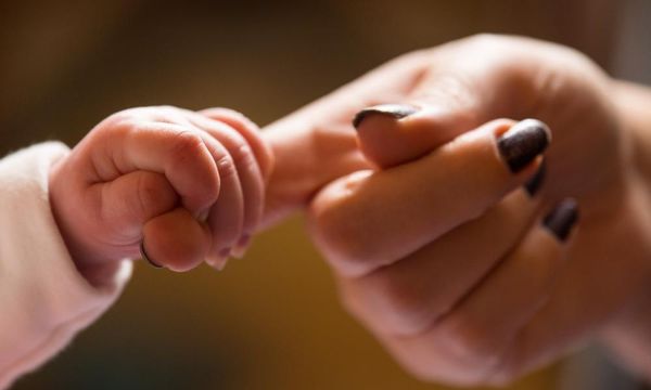 Single mother entitled to same parental leave as couple, Spanish court rules