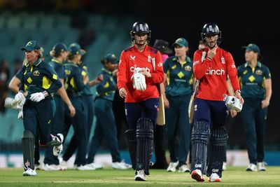 Australia retain Women's Ashes as sloppy England slip to another heavy defeat