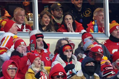 Taylor Swift imitated 1 Travis Kelce move in celebration during Chiefs game