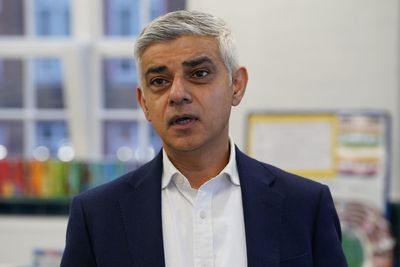 Labour front bench urges ‘period of silence’ from Sadiq Khan on Trump criticism