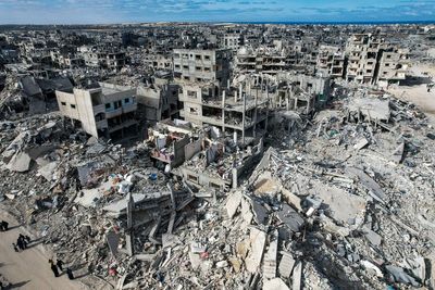 Palestinians begin search for those missing or buried under rubble in Gaza during ceasefire