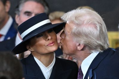 Melania’s huge hat keeps Trump’s kiss at bay as he walks out to be sworn in as president