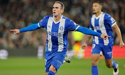 Old, humble and perfect: lovable lump Kike García gives Alavés hope