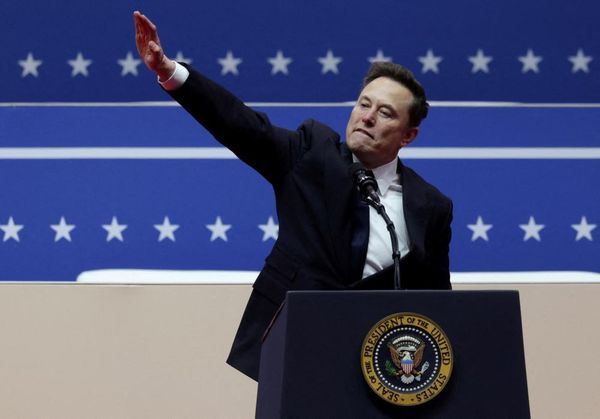 Elon Musk appears to make back-to-back fascist salutes at inauguration rally