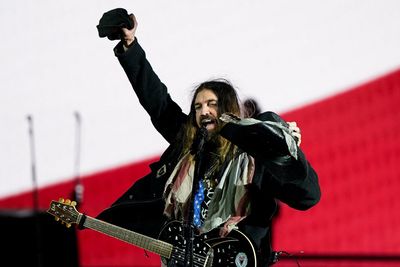 Billy Ray Cyrus gives ‘epic disaster’ of a performance at Trump’s Liberty Ball: ‘Is anyone awake?’