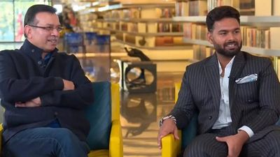 'Muskuraiye, aap Lucknow ke naye nawab hain': Aakash Chopra congratulates LSG captain Rishabh Pant