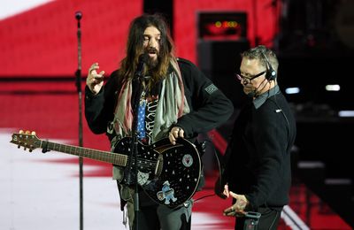 Billy Ray Cyrus hit by technical issues during Donald Trump Liberty Ball performance