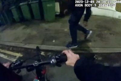 Police officer uses drug dealer's own bicycle to catch him