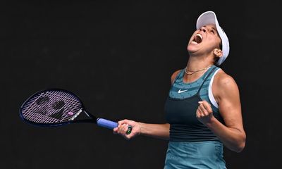 Iga Swiatek marches on to set up Madison Keys semi-final at Australian Open