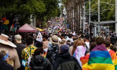 Police withdraw from Melbourne Midsumma pride parade after officers barred from marching in uniform