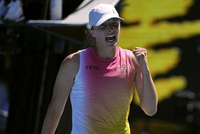 Iga Swiatek breezes into Australian Open semi-finals, set to face Madison Keys