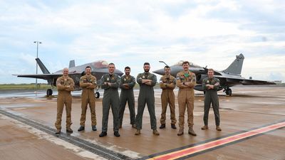 French fighters take off for exercise with Aussie jets