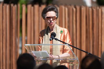 Anne lays wreath to honour black South African labourers in First World War