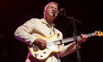 Lloyd Cole review – still causing a gentle commotion