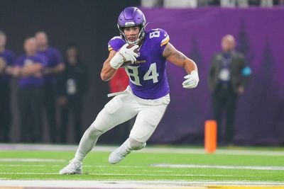 Bleacher Report names veteran Vikings TE as a potential cap casualty