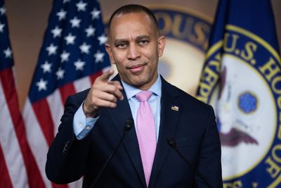 Congressional dad bod grows as Jeffries joins Dads Caucus - Roll Call