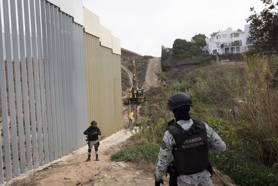 US military sends troops to Mexico border amid Trump immigration crackdown