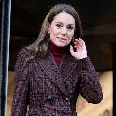 Kate Middleton Rocks a Chic New Smythson Bag and a Scarf Older Than Prince George on a Regular-Person Shopping Excursion