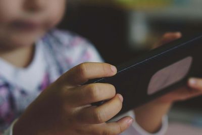 Parents share the 6 game-changers that reduced screen time for their children