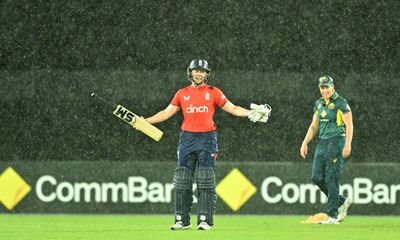 Australia win Women’s Ashes series as rain halts dramatic England T20 chase