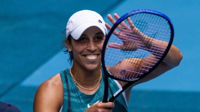 Madison Keys Has Emotional Moment After Upsetting Iga Swiatek in Australian Open Semi