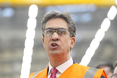 Ed Miliband won’t resign over Heathrow third runway despite environmental concerns