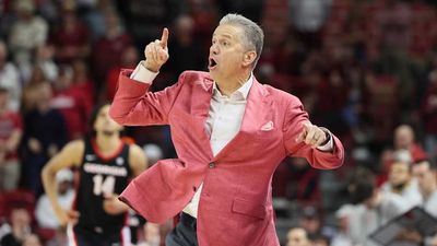 SI:AM: Arkansas Snaps Losing Streak, But John Calipari Has a Long Road Ahead