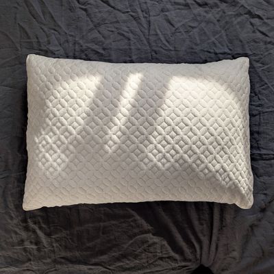 The Aeyla adjustable pillow has a lot of positive reviews from side sleepers, but during testing I discovered one major downside