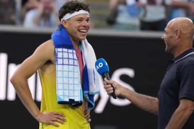 Unruly Fans And Controversies Shake Australian Open Atmosphere