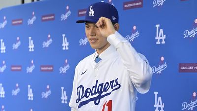 Dodgers Pitcher Roki Sasaki to Keep No. 11 Thanks to Classy Gesture From Teammate