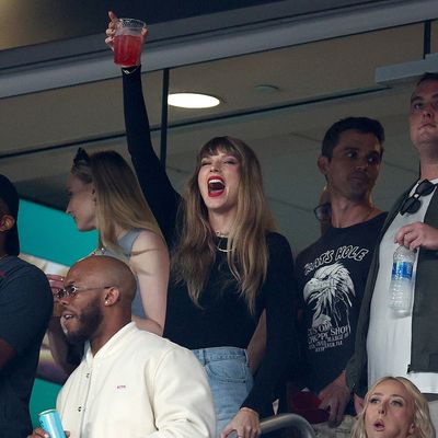 Travis Kelce’s Friend Revealed the Best and Worst Things About Watching a Chiefs Game with Taylor Swift