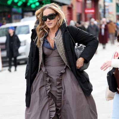 Sarah Jessica Parker Stirs Up Sundance Drama in Magenta Suede Boots and a Quadruple-Layered Dress