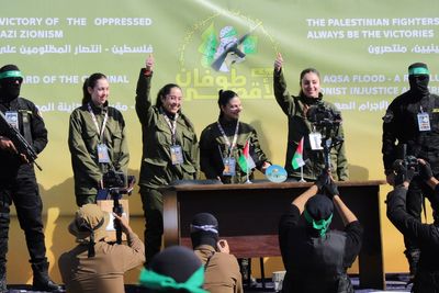 Four female Israeli soldier hostages released by Hamas under Gaza ceasefire