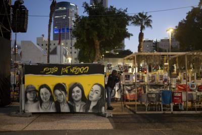 Israeli Military Receives Four Female Soldiers From Red Cross