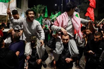 Emotional Scenes As Palestinian Prisoners Released In West Bank