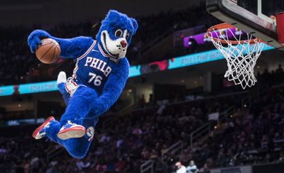 76ers snap 7-game losing streak thanks to elite defense from Philly’s mascot (seriously)