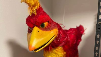 This animatronic Banjo-Kazooie puppet showed up for 1 second in a '90s N64 commercial, only to reappear decades later, sell for $2,100, and haunt my dreams forever