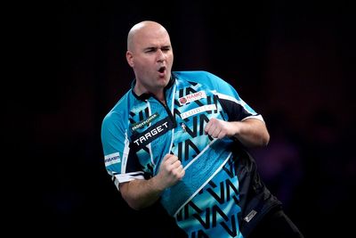 Rob Cross beats Stephen Bunting in Dutch Masters final