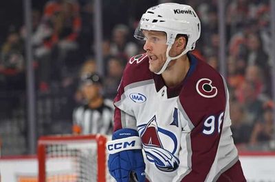 Rantanen traded to Hurricanes in three-way NHL blockbuster trade